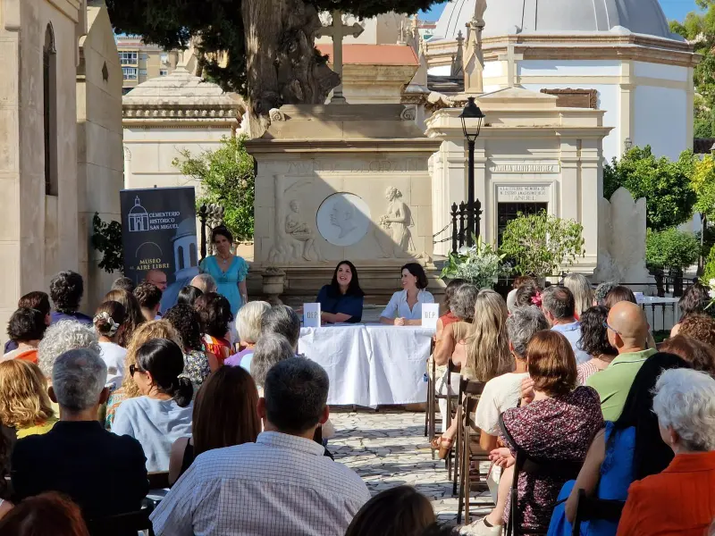 Presentacion en el cementerio de san miguel